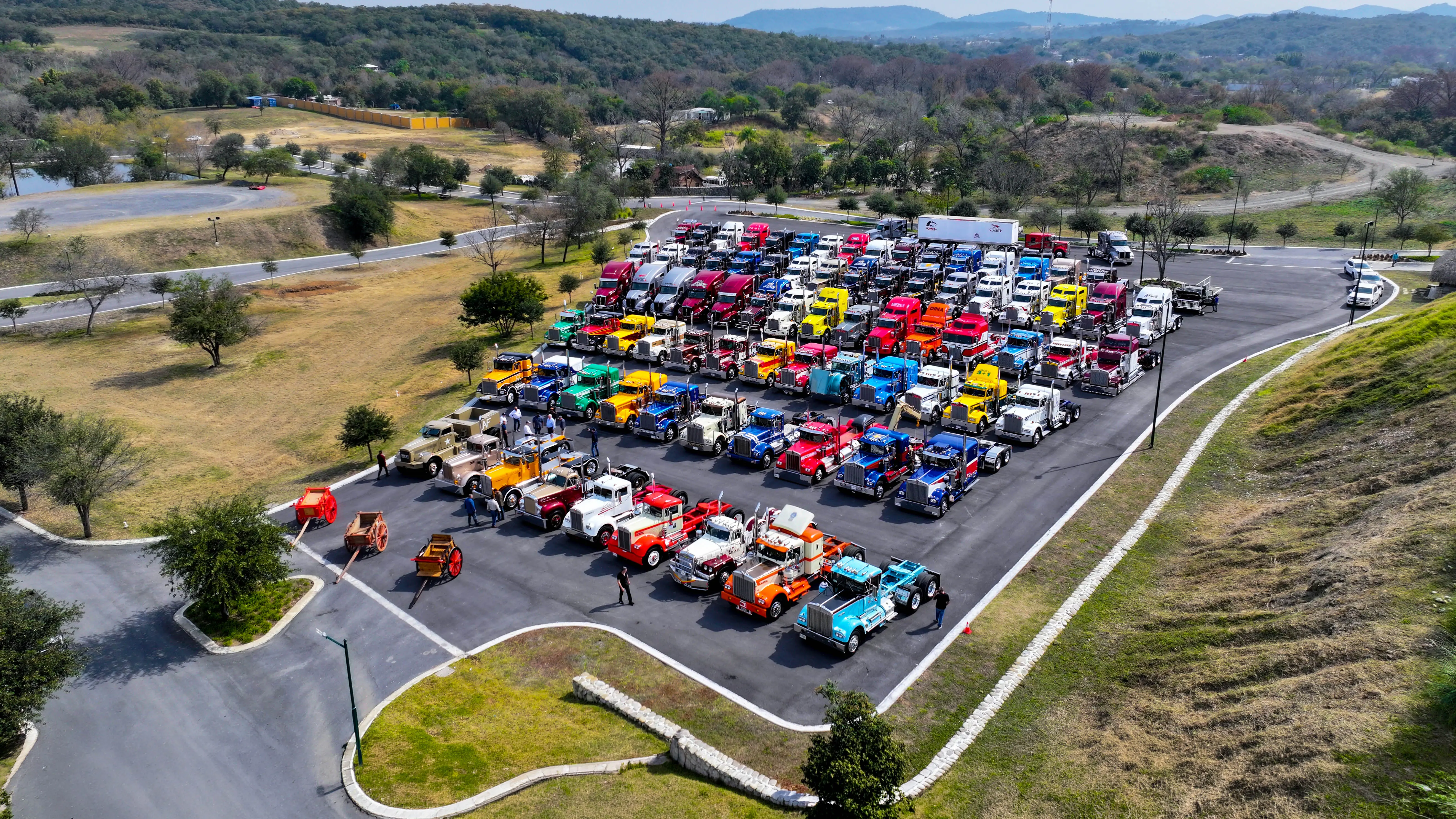Tracto Clásicos NL — American Truck Historical Society
